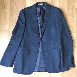 Men’s DKNY Slim Fit 3 piece Suit . Size 36R